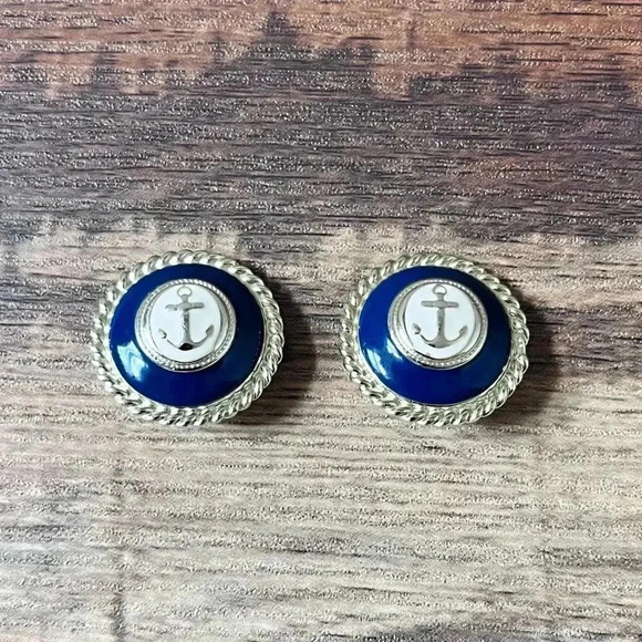 Jewelry - Vintage Clip On Navy Blue Gold Cream Earrings
